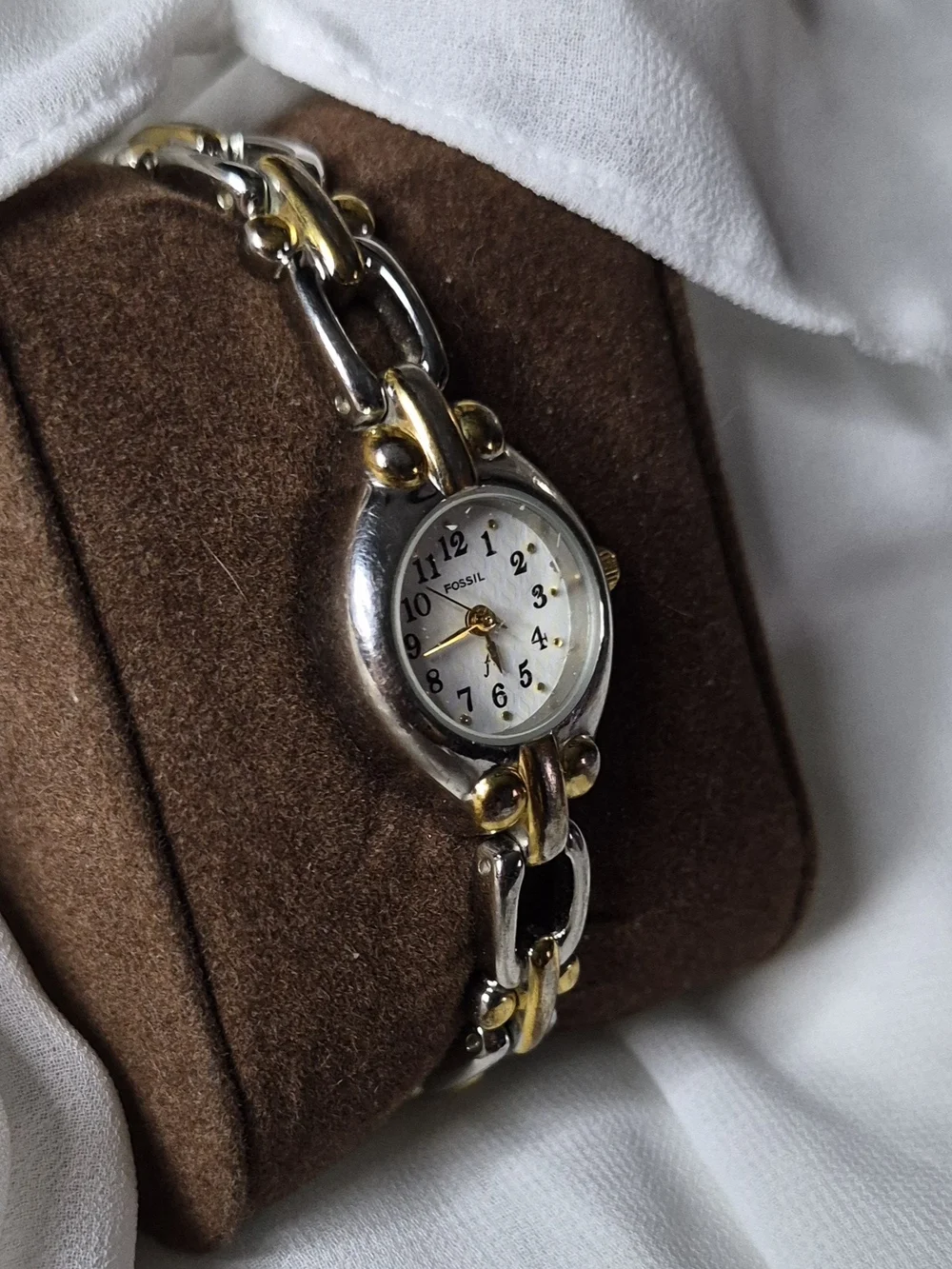 Vintage Fossil F2 Womans Analog Quartz Watch